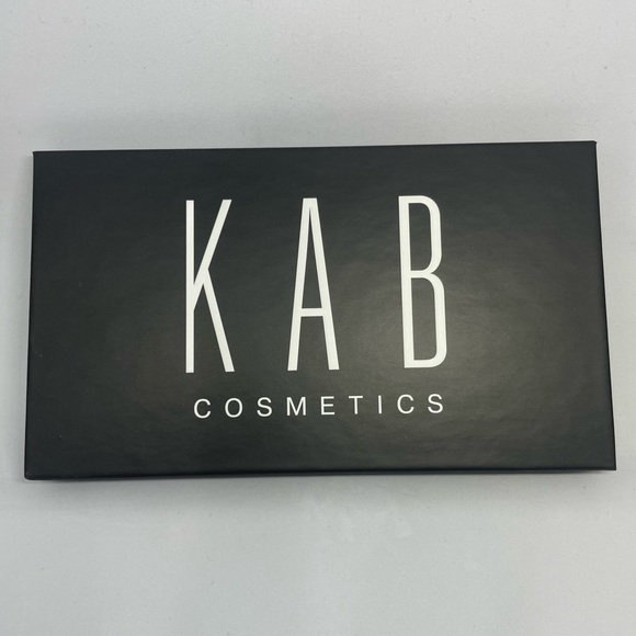 KAB DAY + NIGHT EYESHADOW PALETTE - Picture 2 of 4